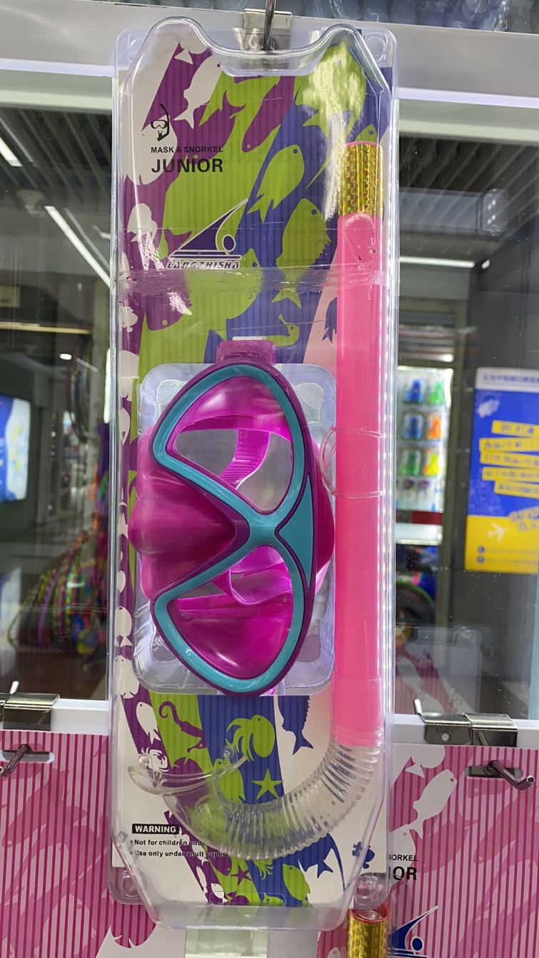 Our Factory Specializes in Producing Swimming Goggles Diving Mask Swimming Caps, Etc.