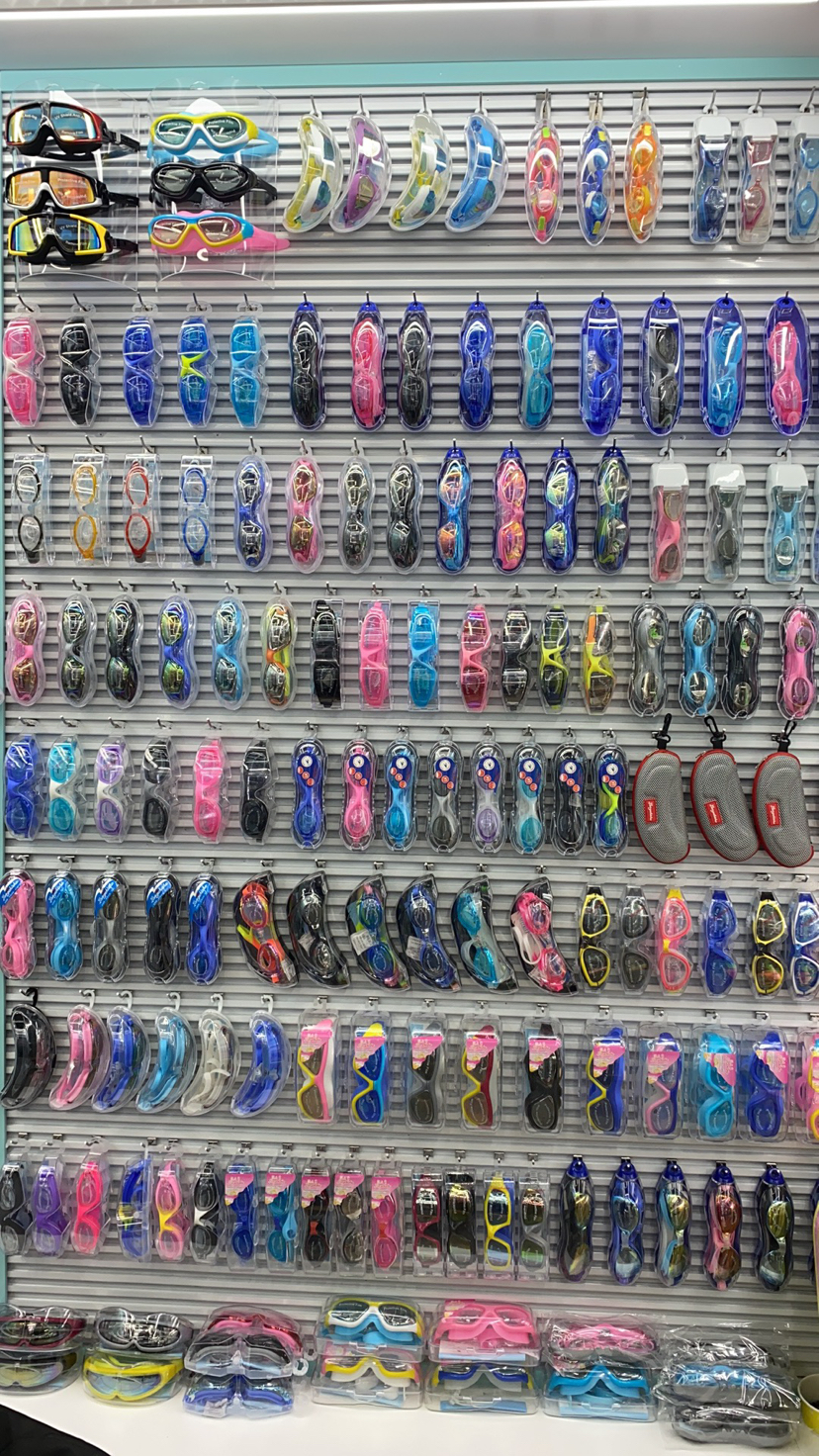 Our Factory Specializes in Producing Swimming Goggles Diving Mask Swimming Caps, Etc.