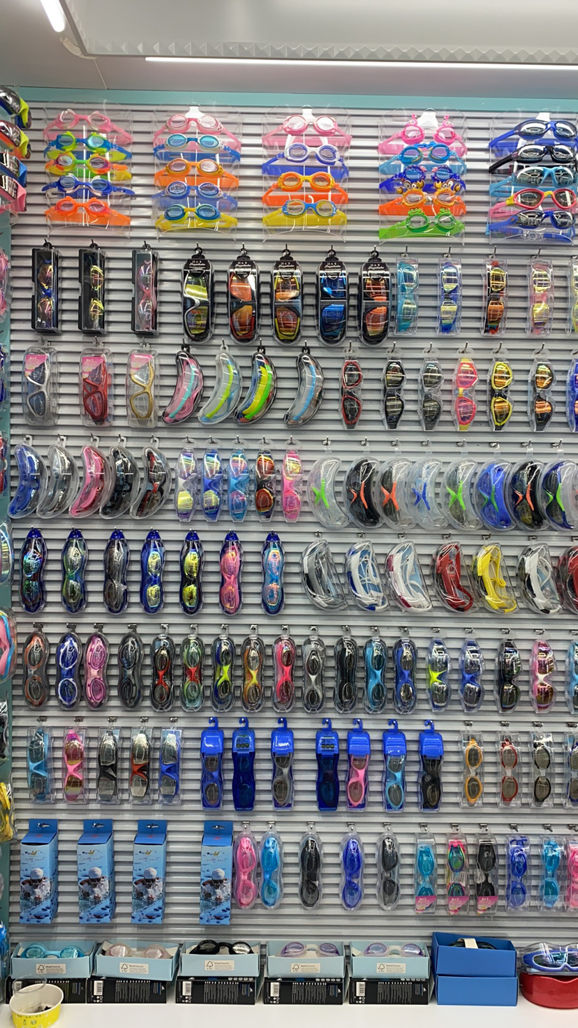Our Factory Specializes in Producing Swimming Goggles Diving Mask Swimming Caps, Etc.