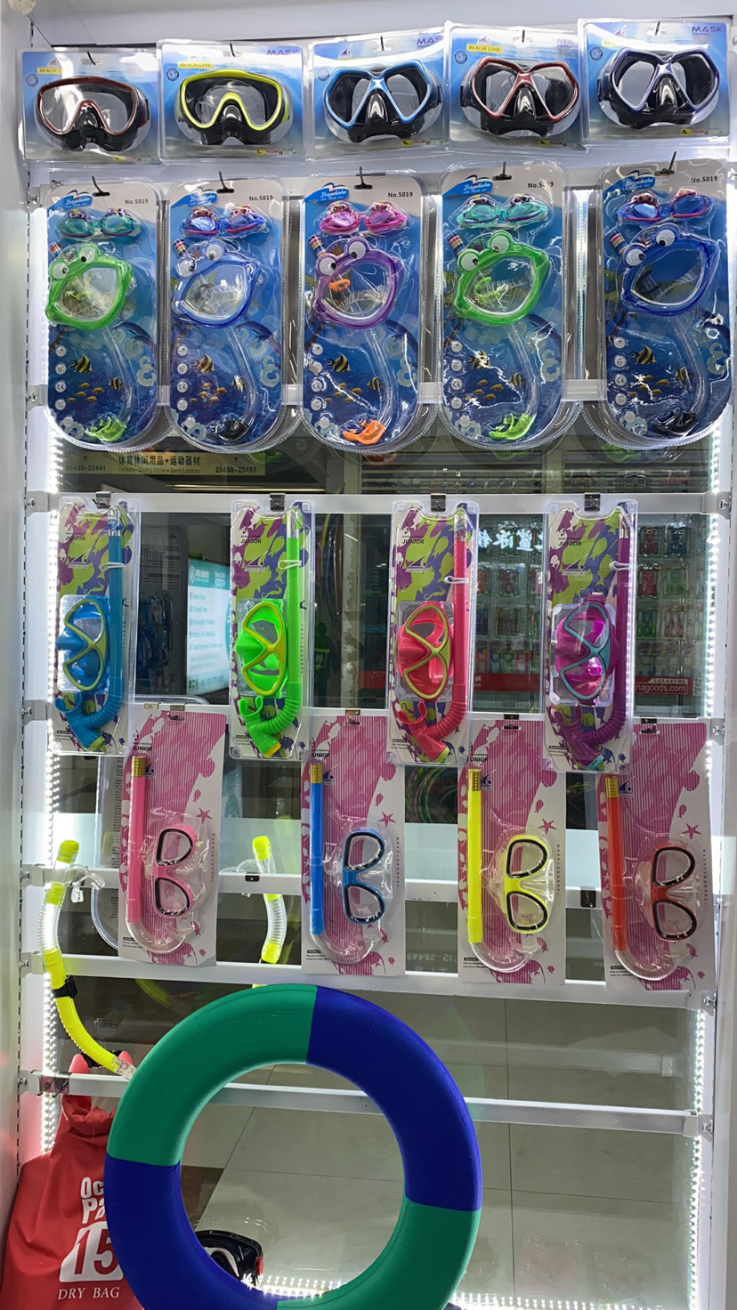Our Factory Specializes in Producing Swimming Goggles Diving Mask Swimming Caps, Etc.