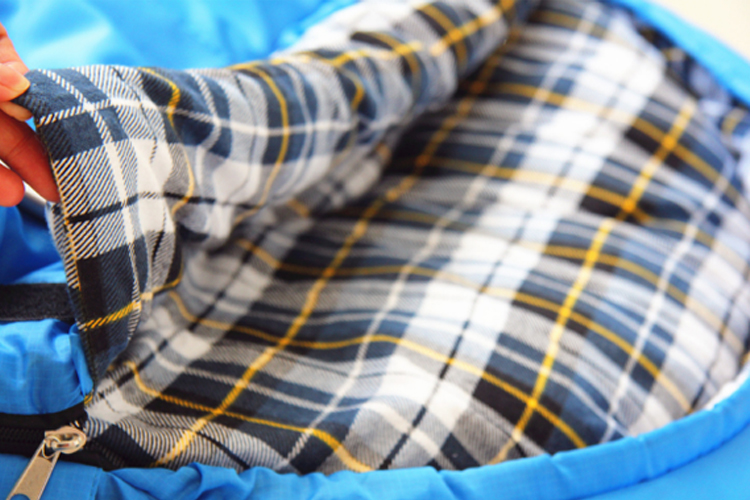 Outdoor camping autumn and winter warm pure cotton flannel with hood pillow sleeping bag 1.6/1.8/2.2/2.2/2.5kg Outdoor camping autumn and winter warm pure cotton flannel with hood pillow sleeping bag 1.6/1.8/2.2/2.2/2.5kg