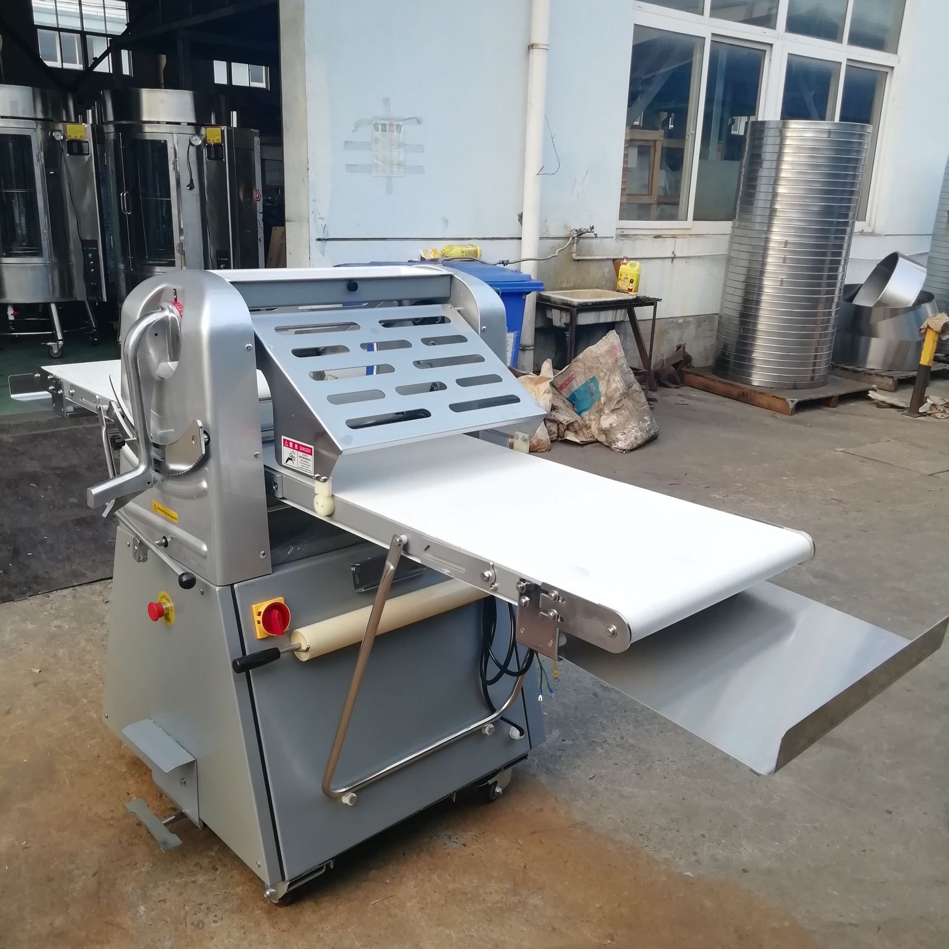 Vertical Danish Dough Commercial Pastry Equipment Dough Crisp Cutting Machine Dough Sheeter Noodle Press