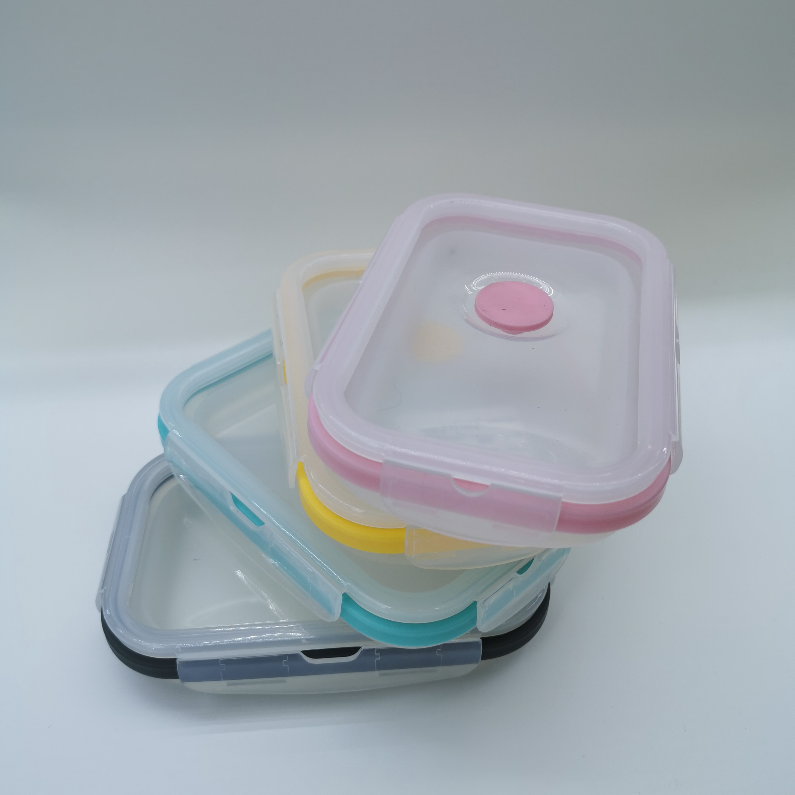 Fashionable and trendy transparent silica gel folding lunch box semi-permeable scrub can be placed in position