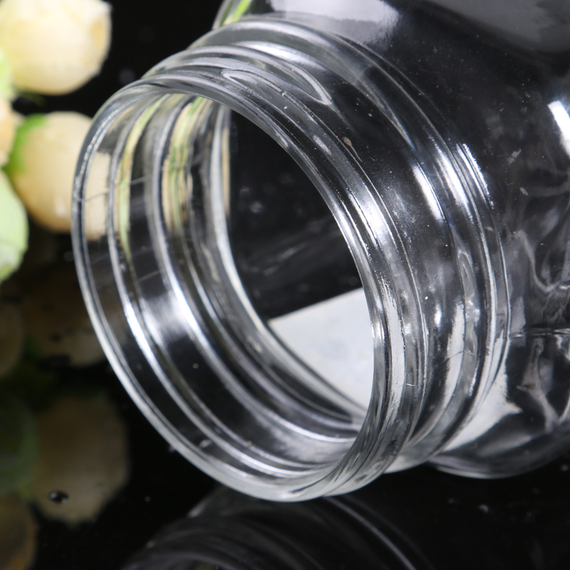 Sealed glass with a glass glass cup with a glass cup.