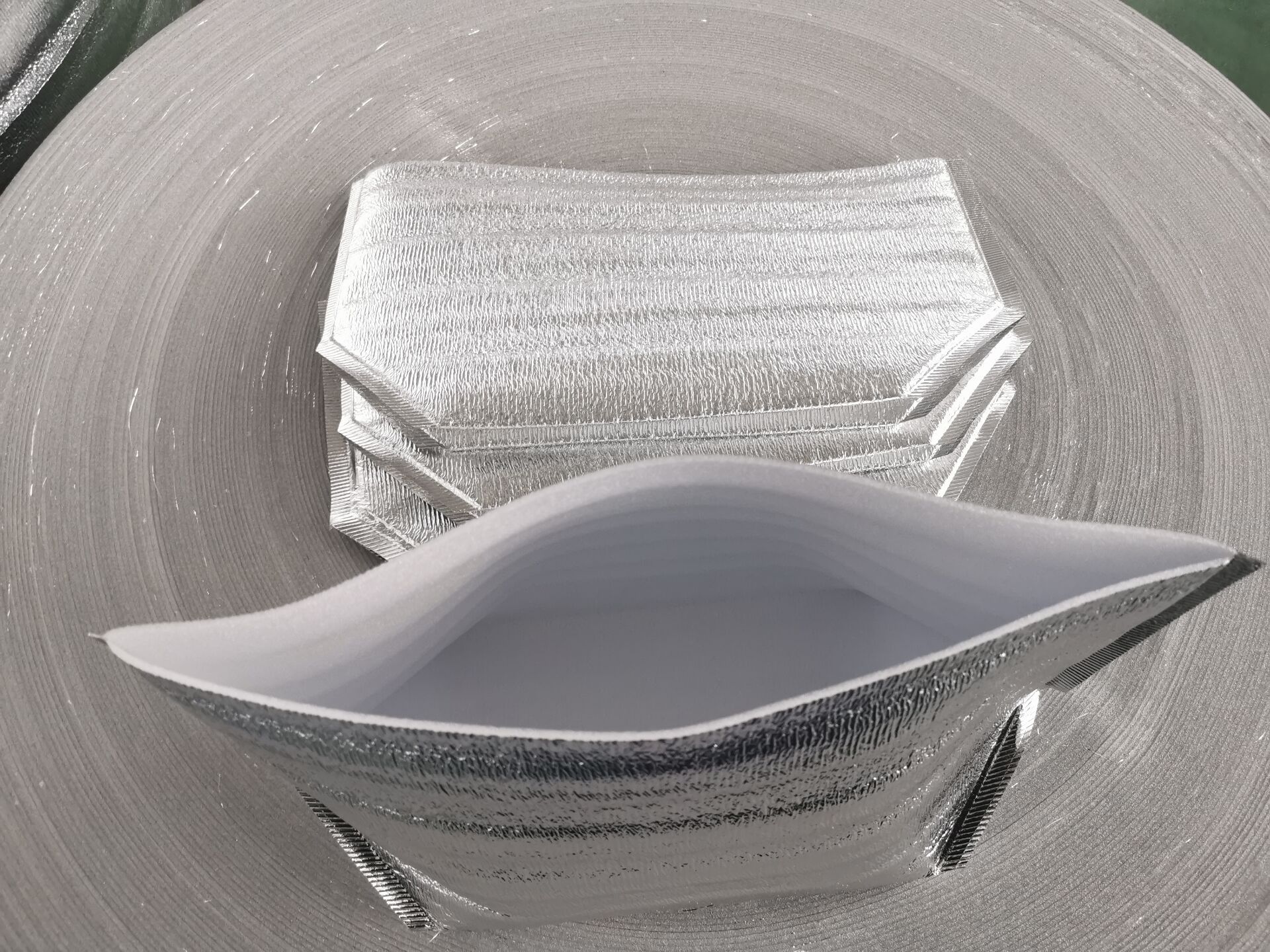 Thickened ThreeDimensional Aluminum Foil Insulation Bag Takeaway Disposable Fruit Cake Seafood Cooler Bag Insulation Bag