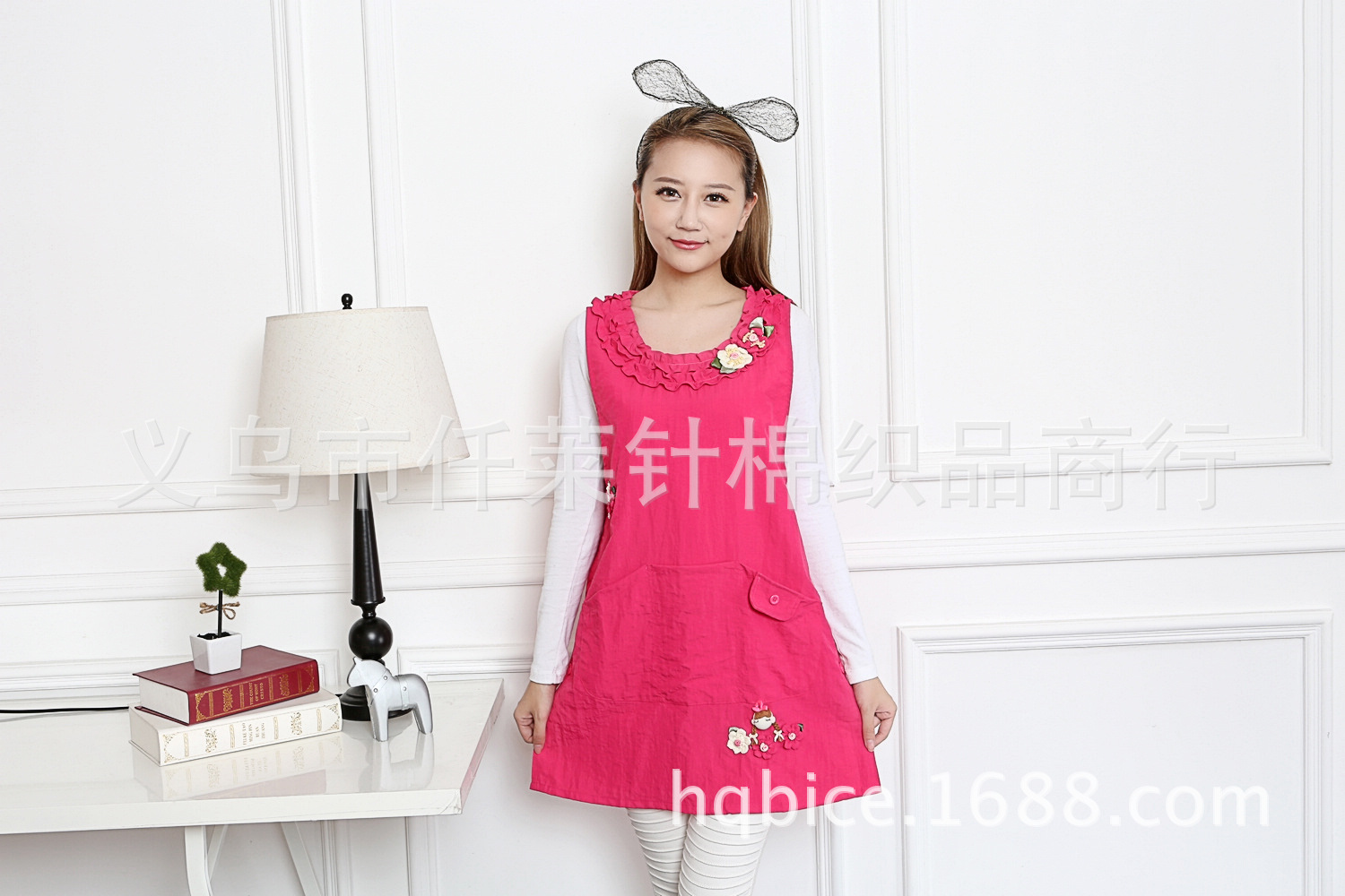 Korean checking decorative small doll, waterproof sleeveless apron sleeveless blouse