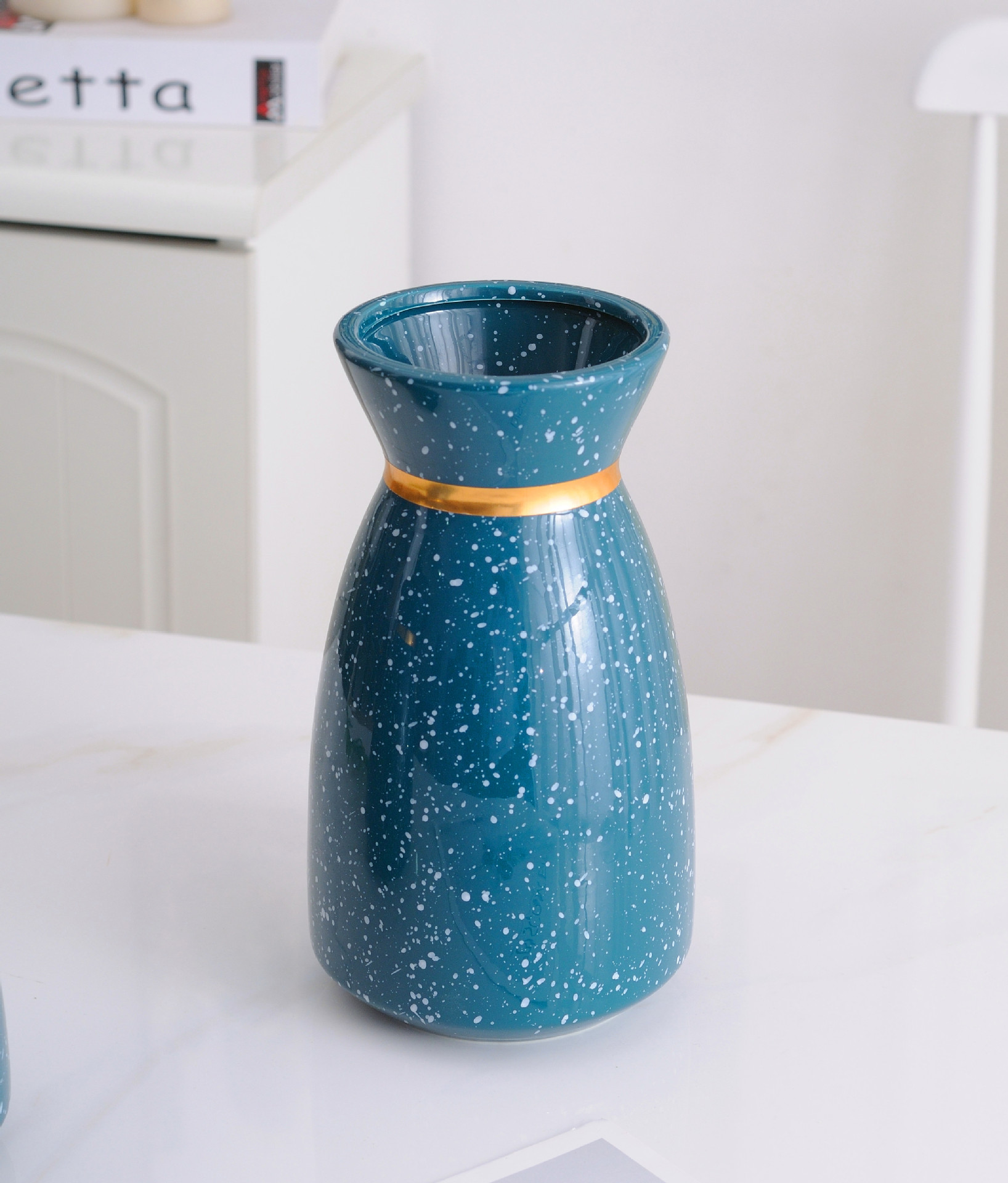 Simple Modern Simple light luxury wind Blue and Blue gold Vase flower ware Household soft decorative arts and crafts Simple Modern Simple light luxury wind Blue and Blue gold Vase flower ware Household soft decorative arts and crafts