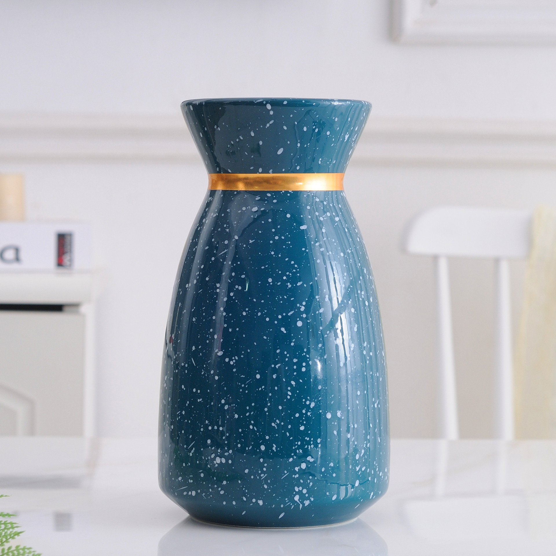 Simple Modern Simple light luxury wind Blue and Blue gold Vase flower ware Household soft decorative arts and crafts Simple Modern Simple light luxury wind Blue and Blue gold Vase flower ware Household soft decorative arts and crafts