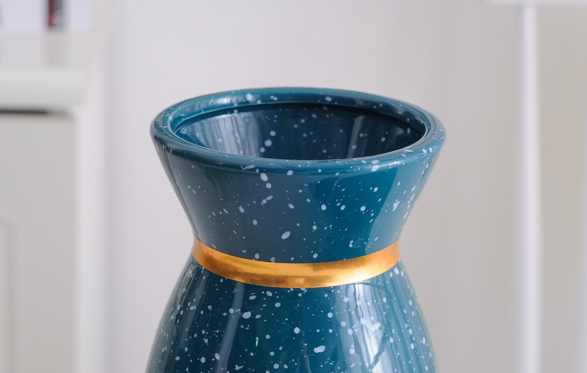 Simple Modern Simple light luxury wind Blue and Blue gold Vase flower ware Household soft decorative arts and crafts Simple Modern Simple light luxury wind Blue and Blue gold Vase flower ware Household soft decorative arts and crafts