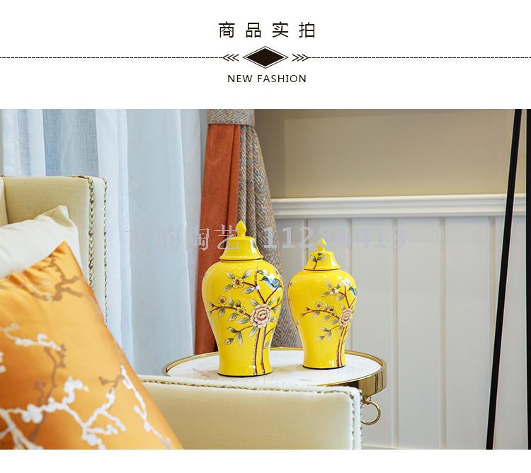Ceramic figurines of American arts and crafts vase decoration