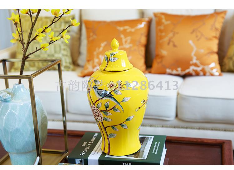 Ceramic figurines of American arts and crafts vase decoration