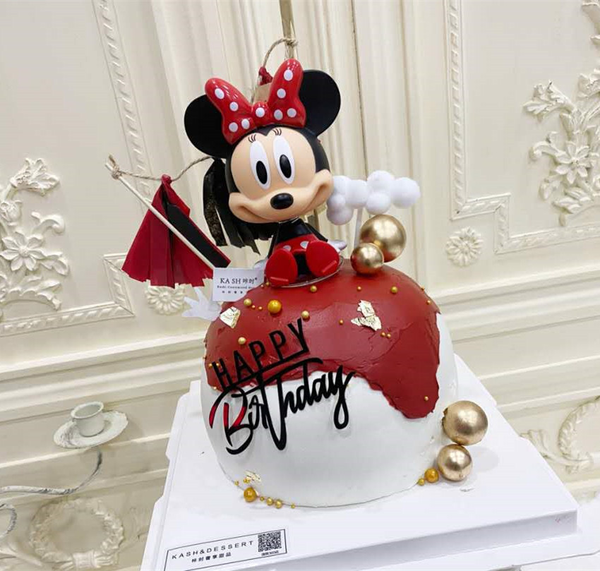 Shaking Head Mickey Minnie Q Version Captain America Creative Cake Decoration Decoration Imported arts and crafts