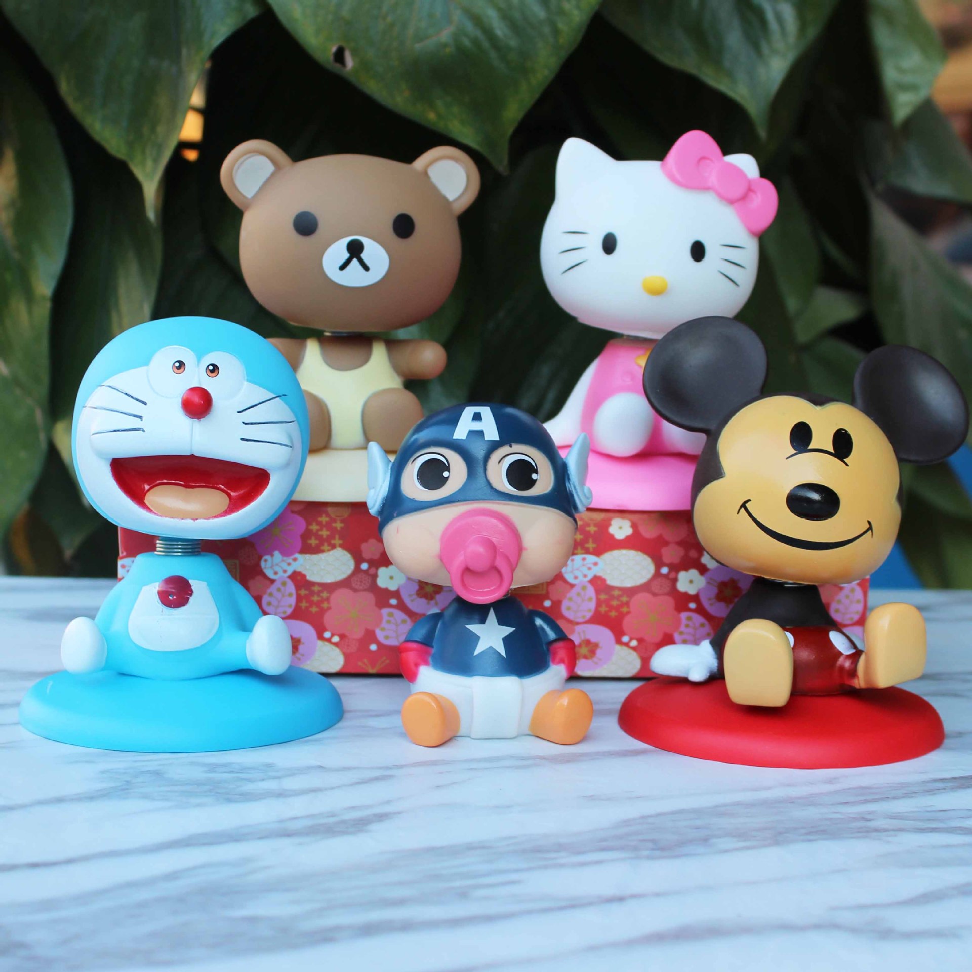 Shaking Head Mickey Minnie Q Version Captain America Creative Cake Decoration Decoration Imported arts and crafts Shaking Head Mickey Minnie Q Version Captain America Creative Cake Decoration Decoration Imported arts and crafts