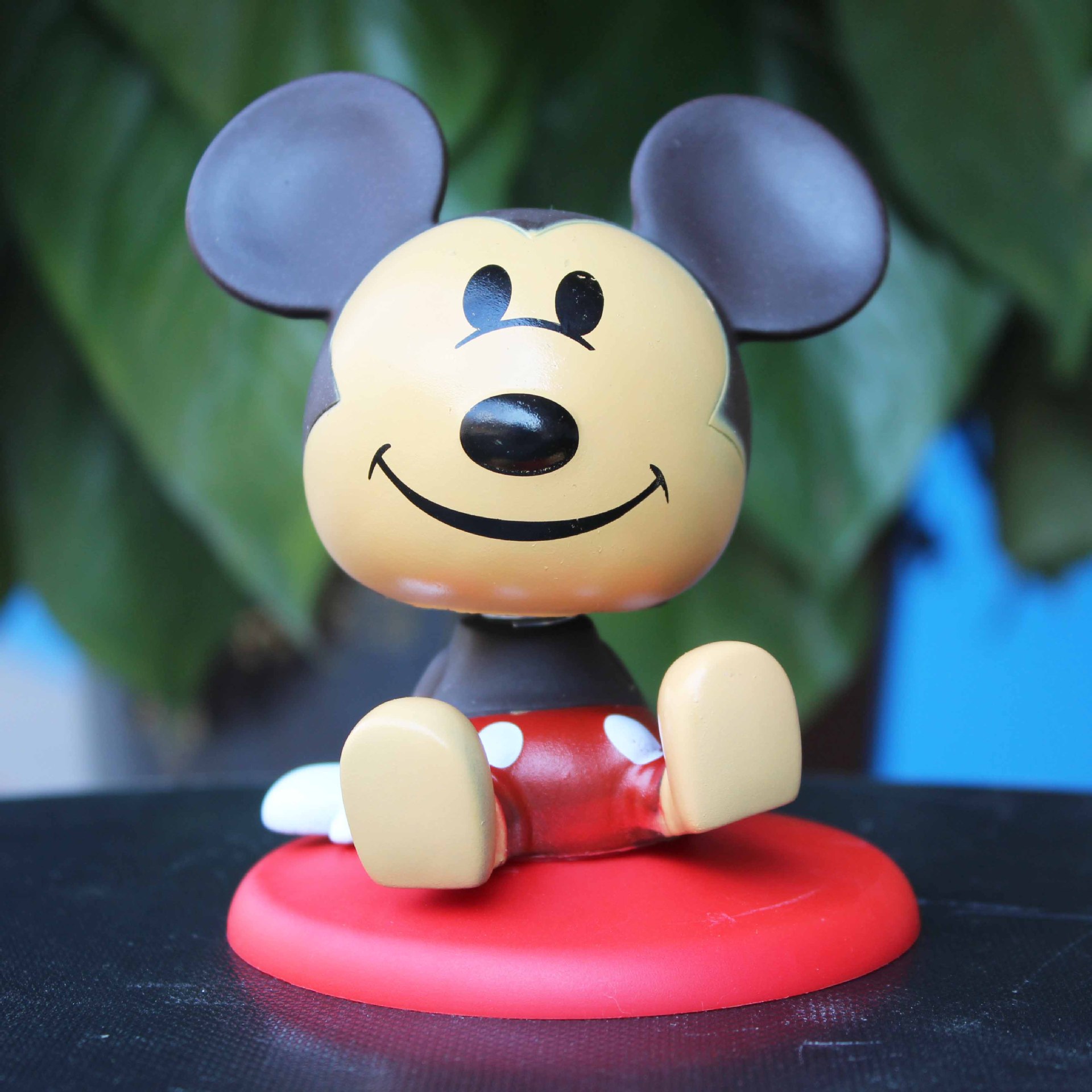 Shaking Head Mickey Minnie Q Version Captain America Creative Cake Decoration Decoration Imported arts and crafts Shaking Head Mickey Minnie Q Version Captain America Creative Cake Decoration Decoration Imported arts and crafts