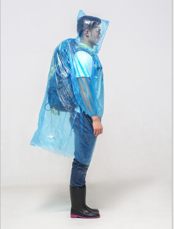 Ultra low price PE disposable raincoat pullover type portable adult raincoat outdoor portable travel raincoat wholesale