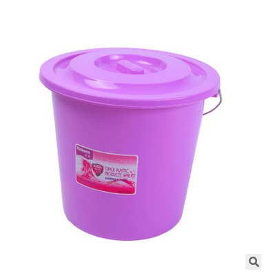 Plastic bucket cleanser carry a heavy plastic bucket with a thick plastic bucket.