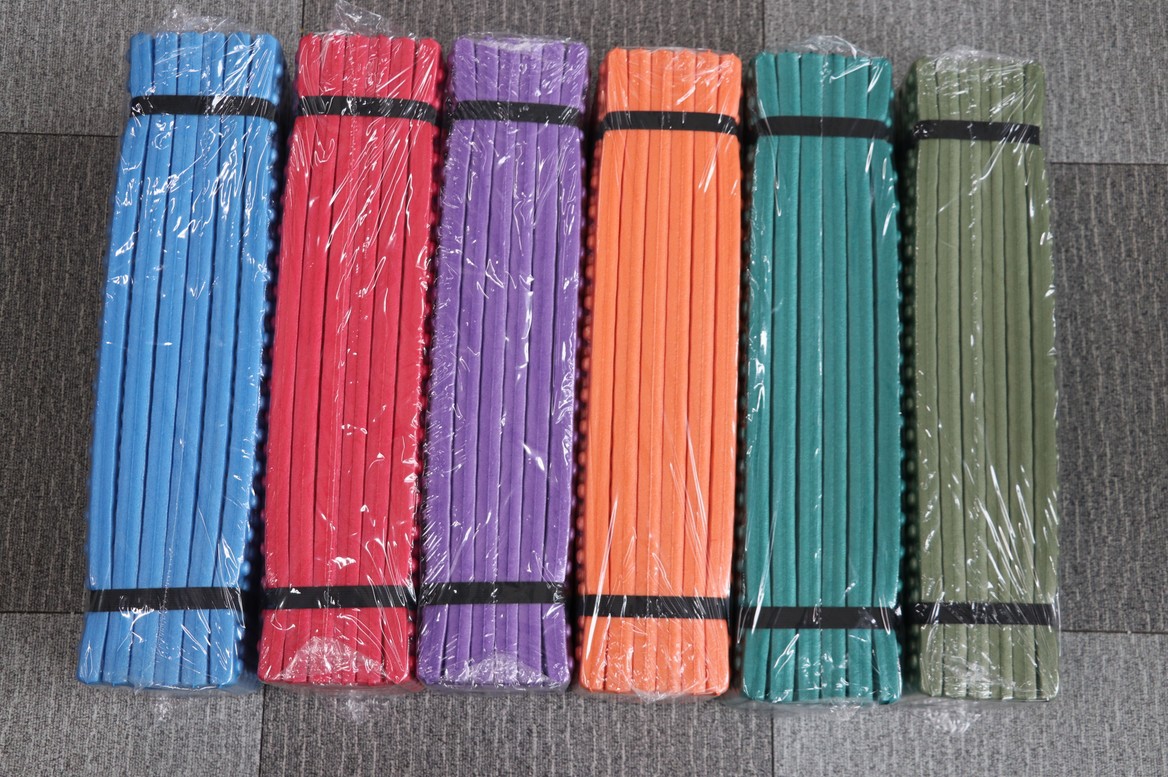 XPE outdoor camping cushion outdoor portable folding honeycomb cushion massaging moisture-proof cushion wholesale