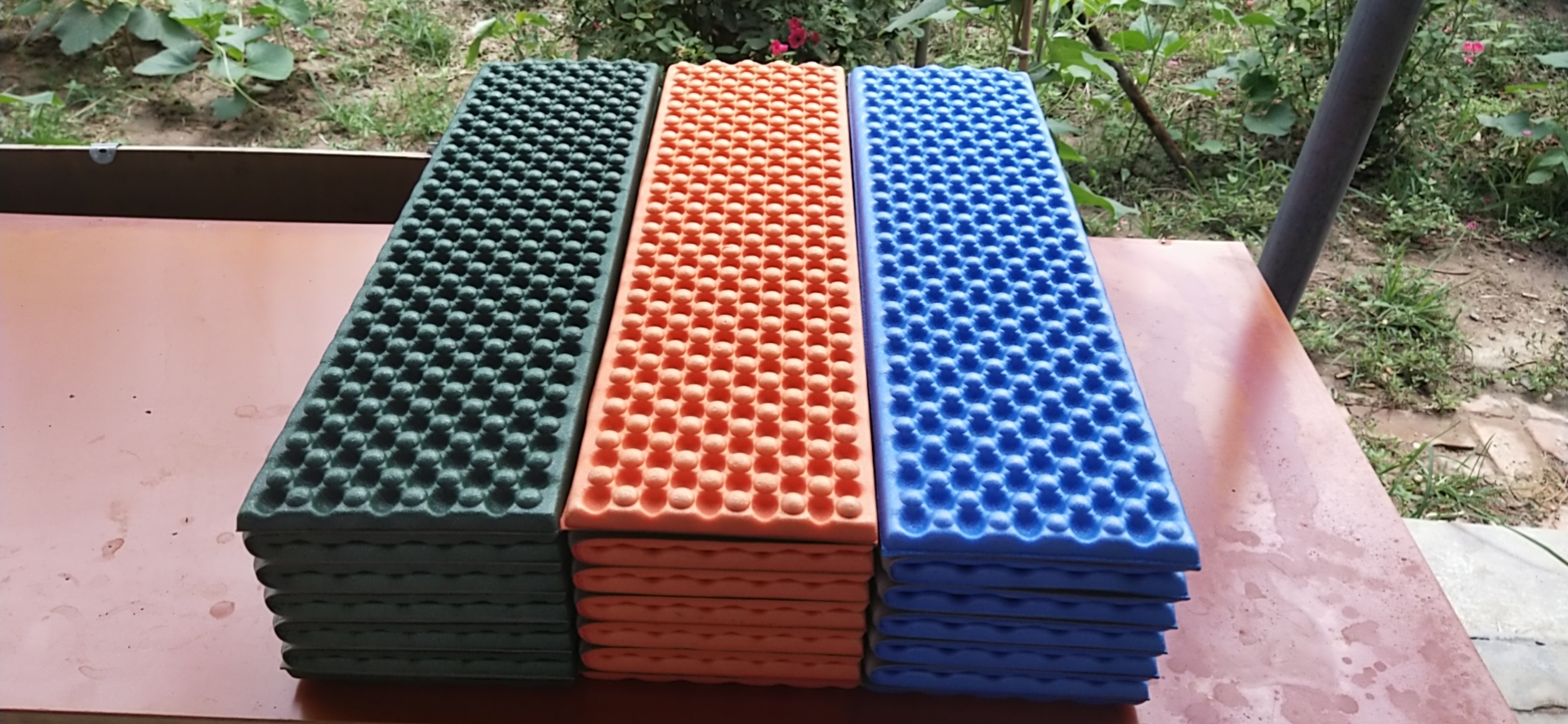XPE outdoor camping cushion outdoor portable folding honeycomb cushion massaging moisture-proof cushion wholesale