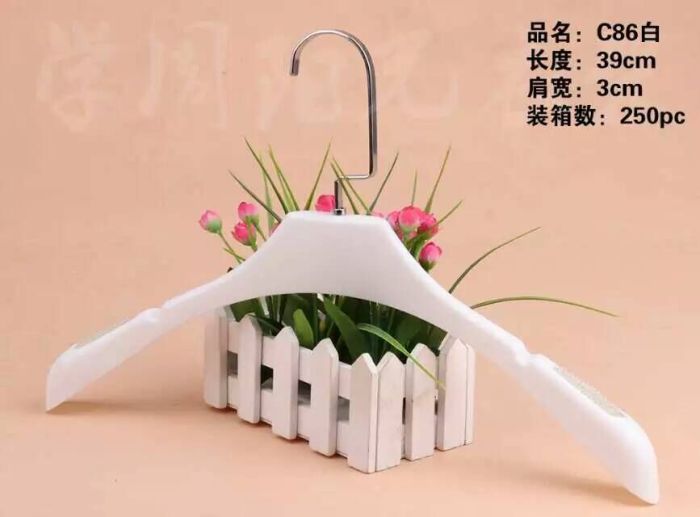 C86 white suit rack clothes rack rack for one piece. C86 white suit rack clothes rack rack for one piece.