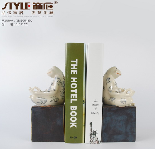 Modern continental Southeast Asian home decor frog bookends books Modern continental Southeast Asian home decor frog bookends books