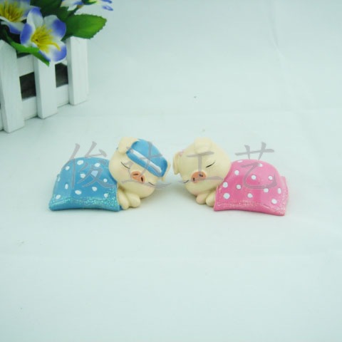 Creative home fashion home decoration cartoon LOVE piglet P002 resin crafts lovely home decoration