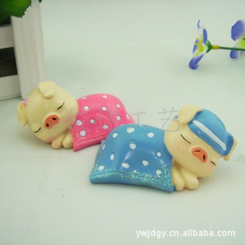 Creative home fashion home decoration cartoon LOVE piglet P002 resin crafts lovely home decoration