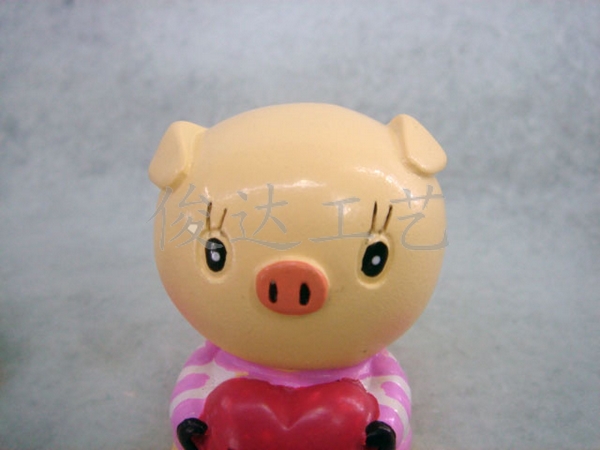Creative home fashion home decoration cartoon LOVE piglet P002 resin crafts lovely home decoration
