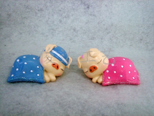Creative home fashion home decoration cartoon LOVE piglet P002 resin crafts lovely home decoration