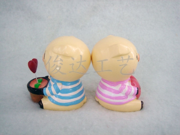 Creative home fashion home decoration cartoon LOVE piglet P002 resin crafts lovely home decoration