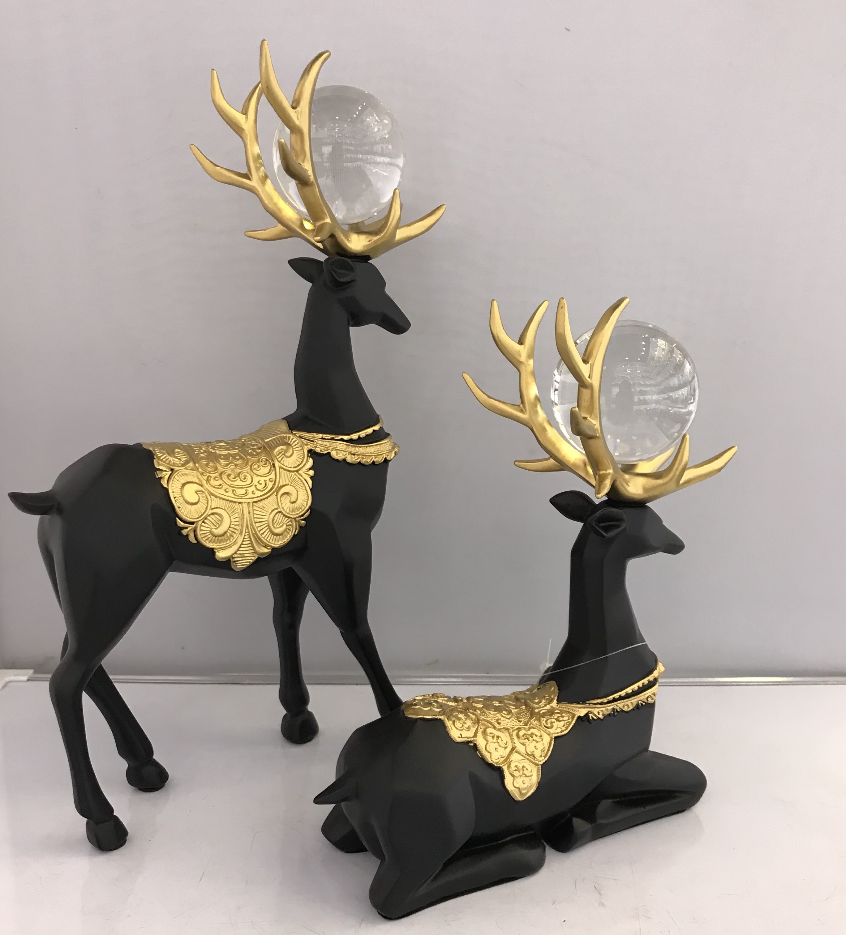 Resin Crafts European Pattern Crystal Ball Couple Pair Deer Decoration Creative Living Room TV Cabinet Decorations