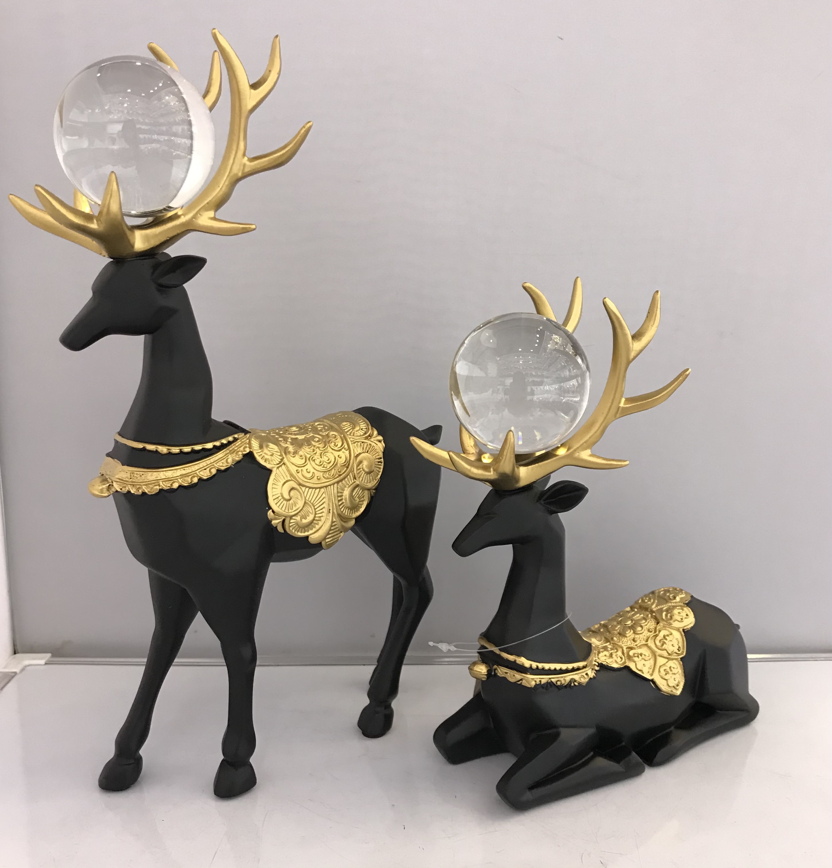 Resin Crafts European Pattern Crystal Ball Couple Pair Deer Decoration Creative Living Room TV Cabinet Decorations