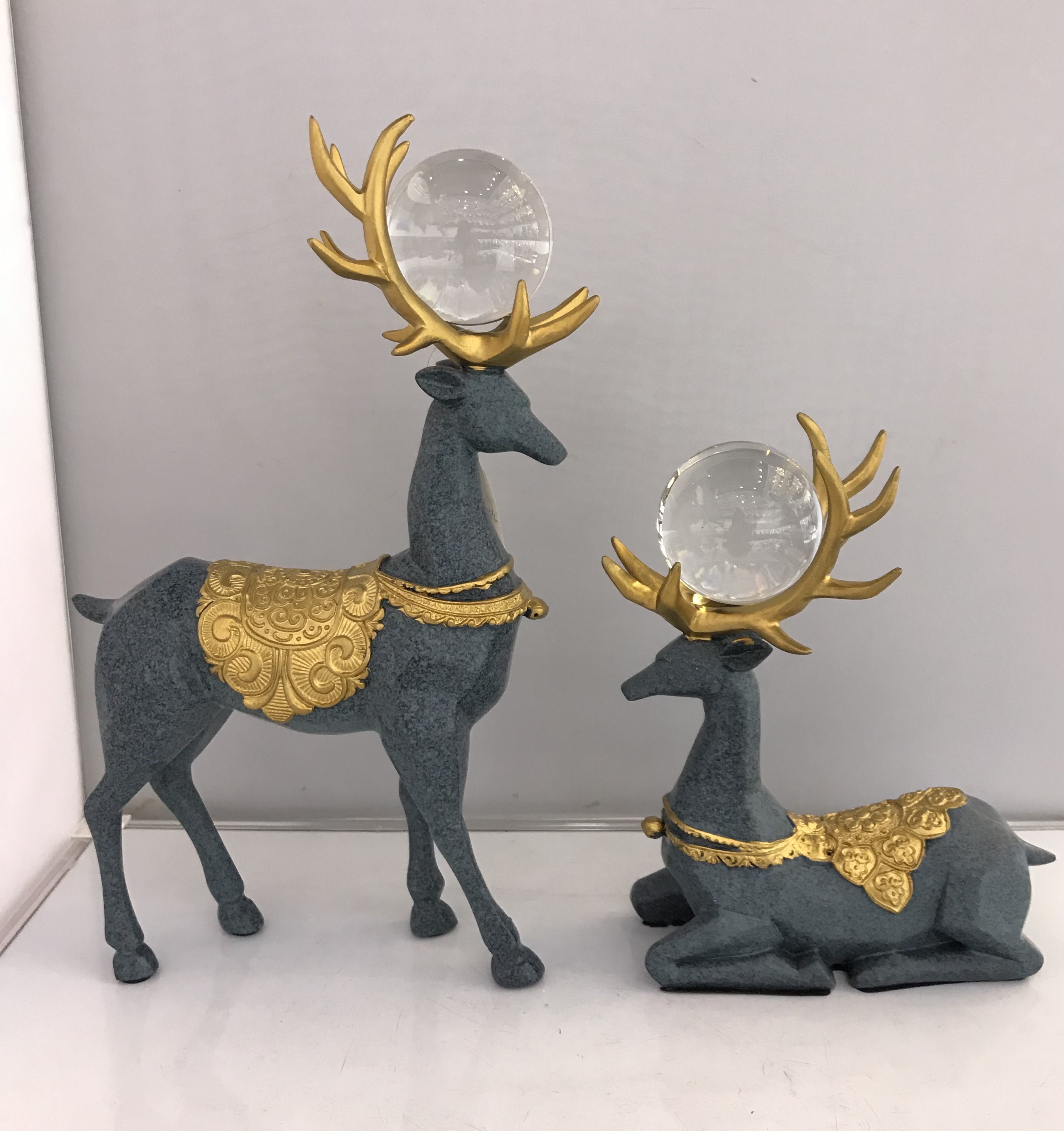 Resin Crafts European Pattern Crystal Ball Couple Pair Deer Decoration Creative Living Room TV Cabinet Decorations