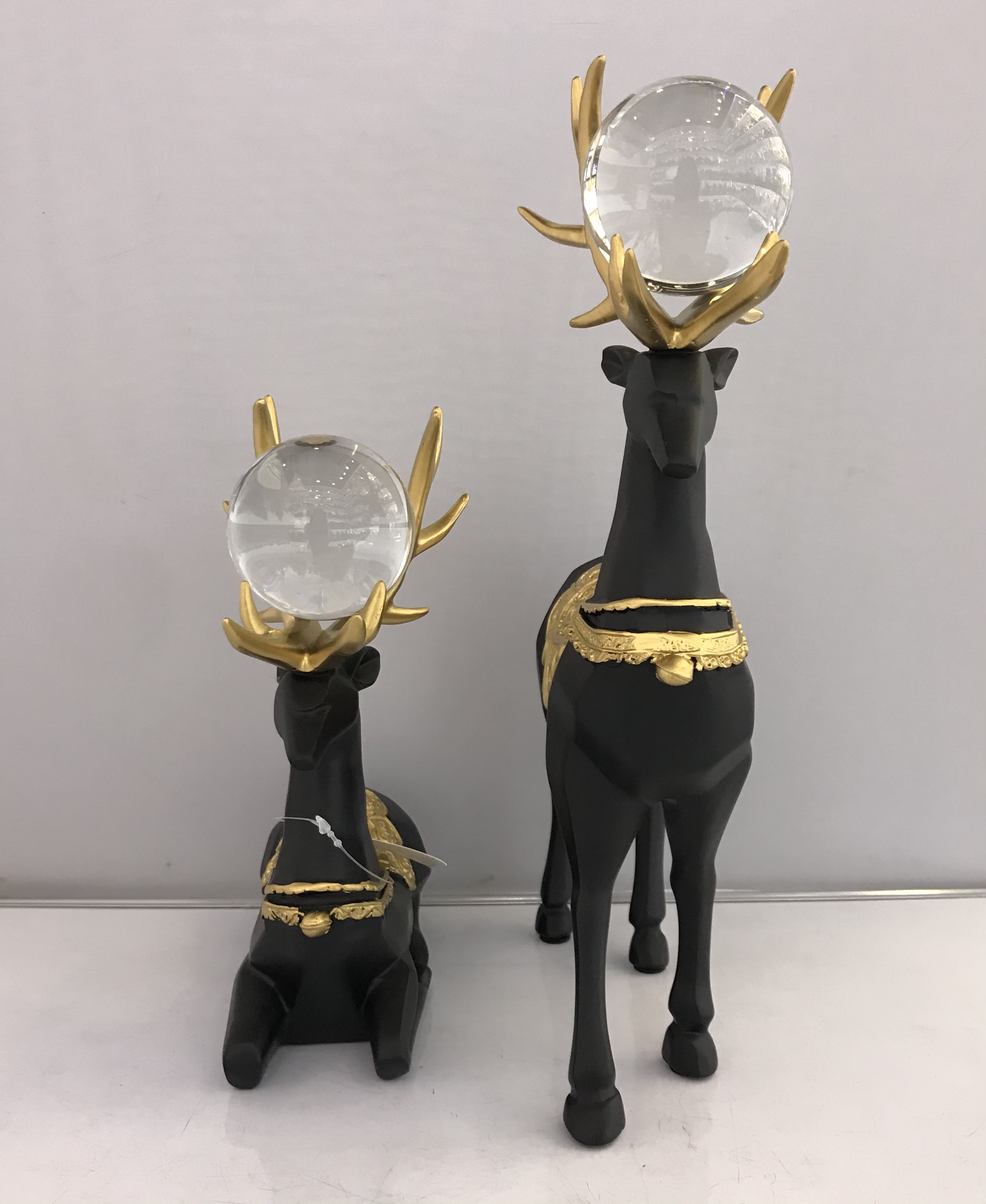 Resin Crafts European Pattern Crystal Ball Couple Pair Deer Decoration Creative Living Room TV Cabinet Decorations