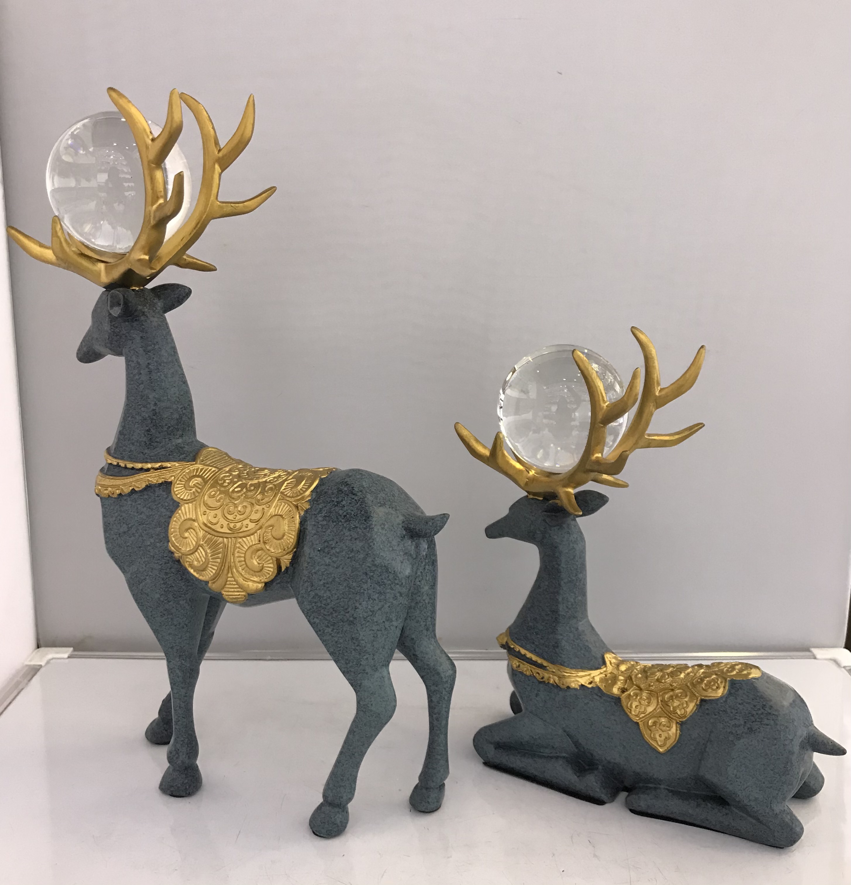 Resin Crafts European Pattern Crystal Ball Couple Pair Deer Decoration Creative Living Room TV Cabinet Decorations