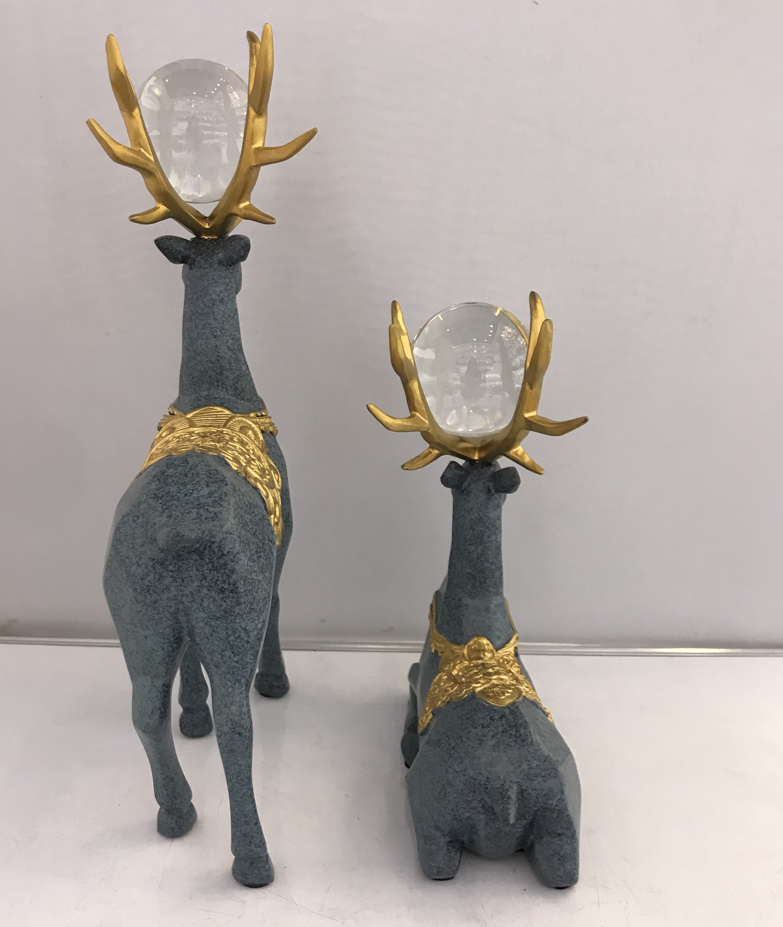 Resin Crafts European Pattern Crystal Ball Couple Pair Deer Decoration Creative Living Room TV Cabinet Decorations