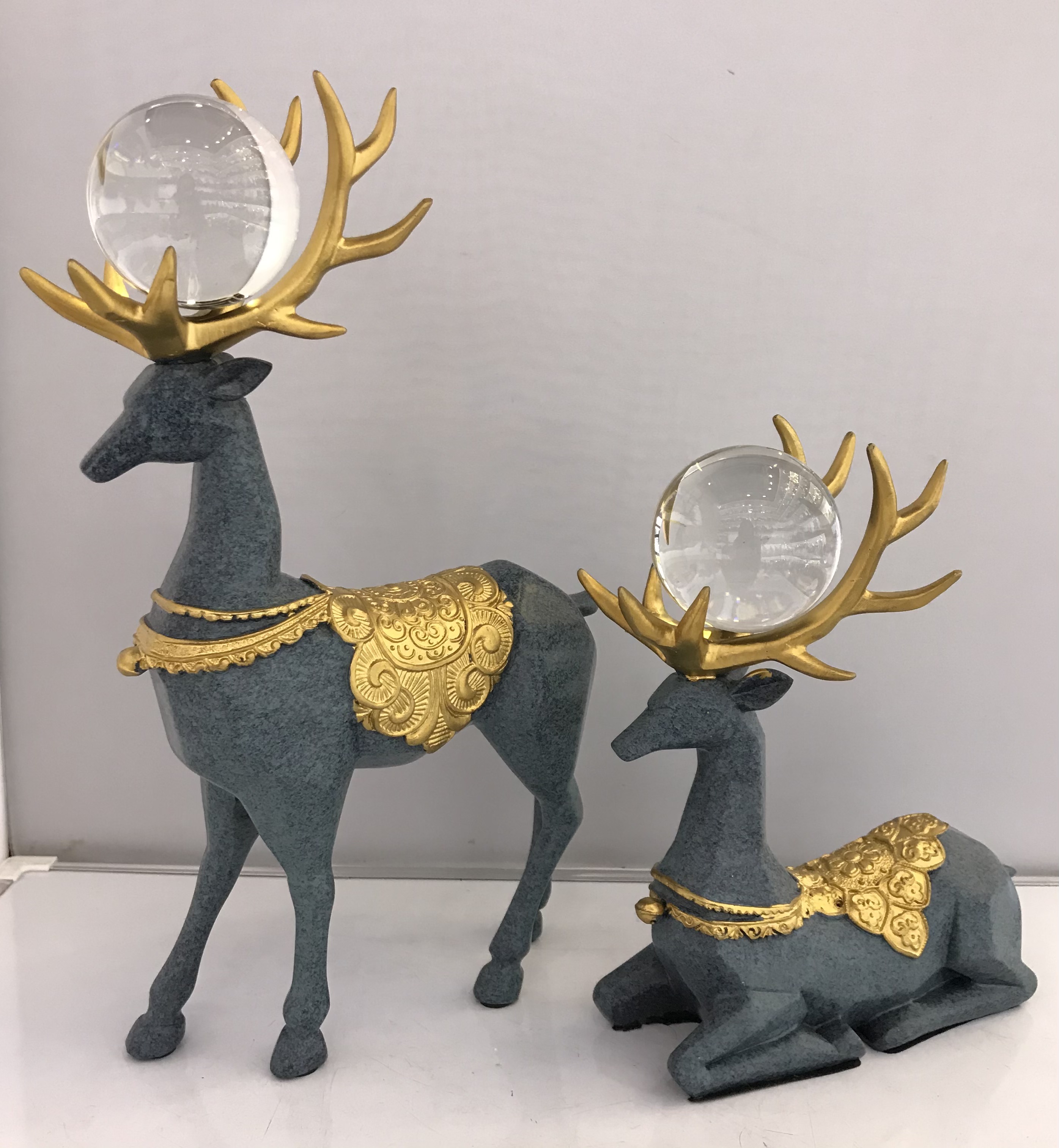 Resin Crafts European Pattern Crystal Ball Couple Pair Deer Decoration Creative Living Room TV Cabinet Decorations