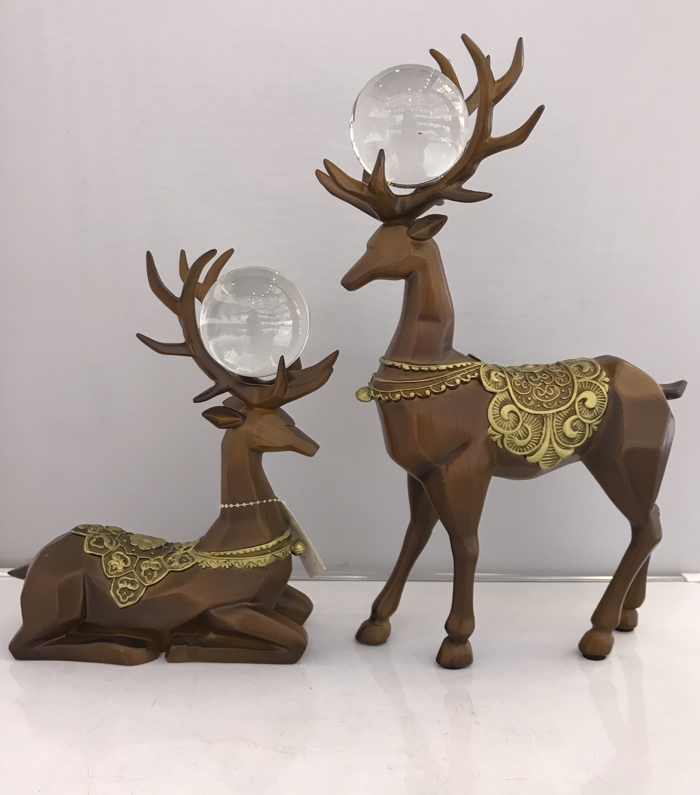 Resin Crafts European Pattern Crystal Ball Couple Pair Deer Decoration Creative Living Room TV Cabinet Decorations