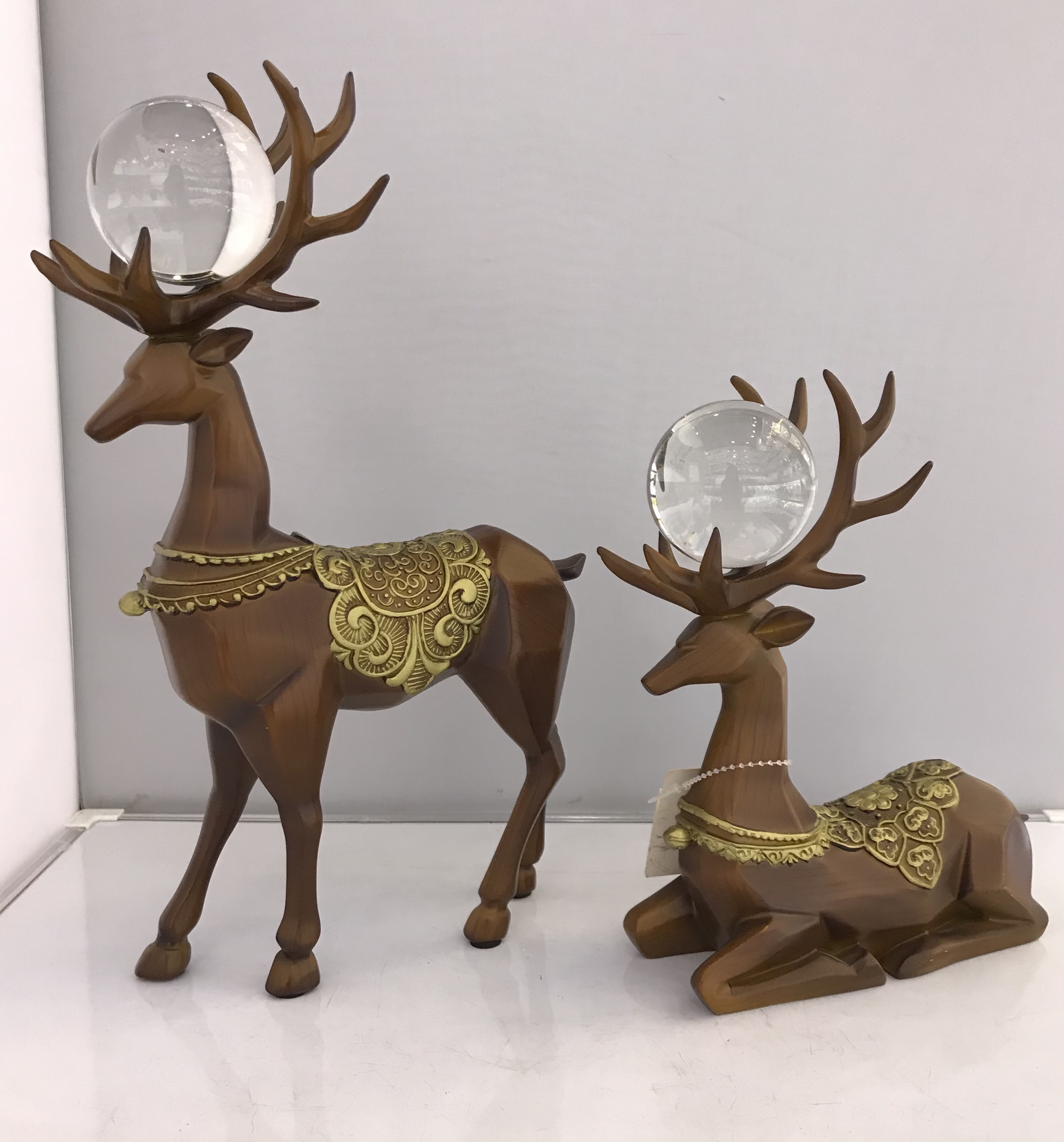 Resin Crafts European Pattern Crystal Ball Couple Pair Deer Decoration Creative Living Room TV Cabinet Decorations