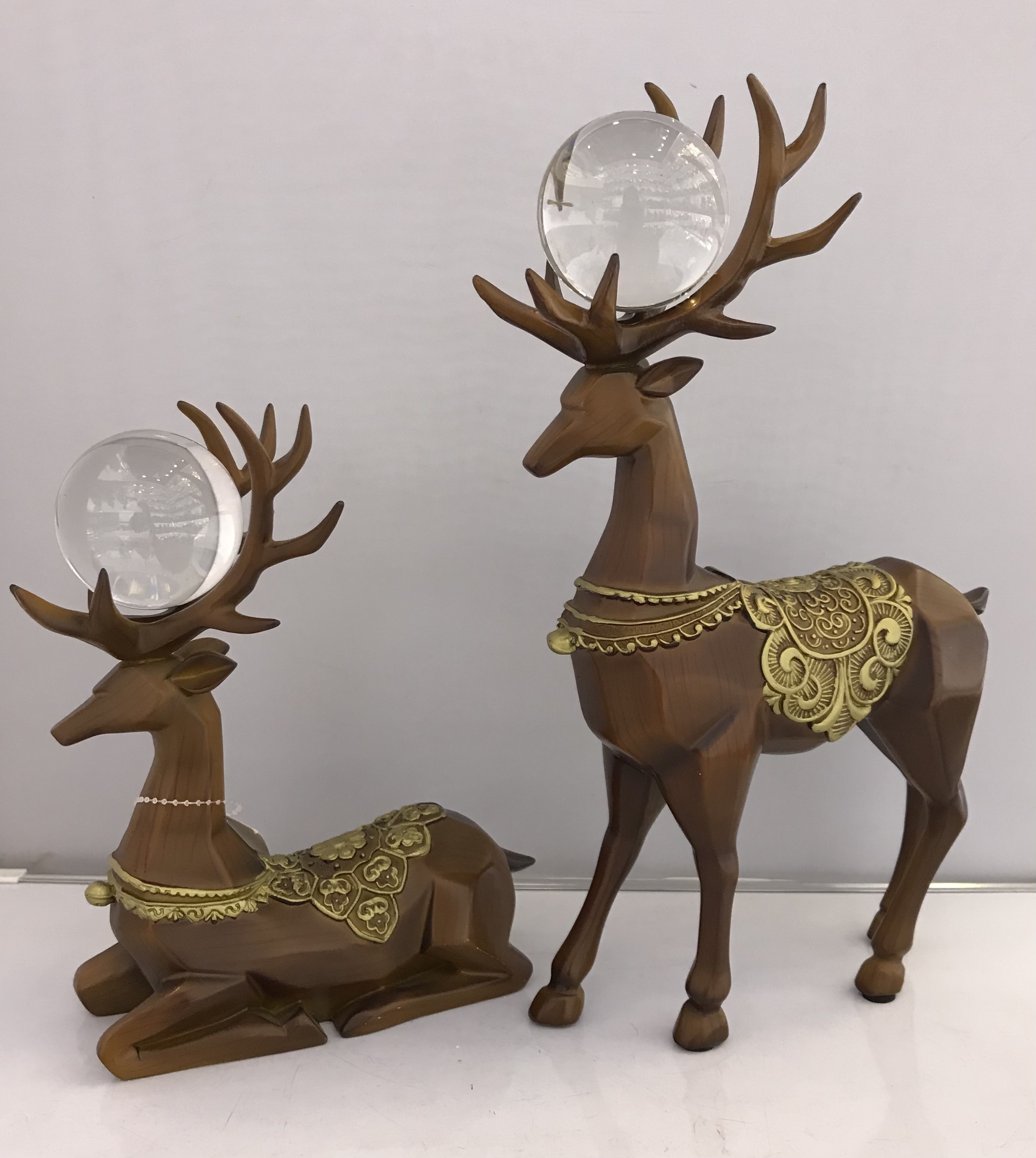 Resin Crafts European Pattern Crystal Ball Couple Pair Deer Decoration Creative Living Room TV Cabinet Decorations