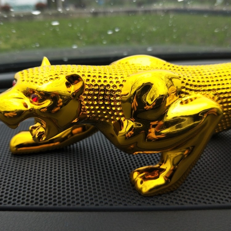 Individual creative resin crafts gold leopard electroplating car panther car interior decoration
