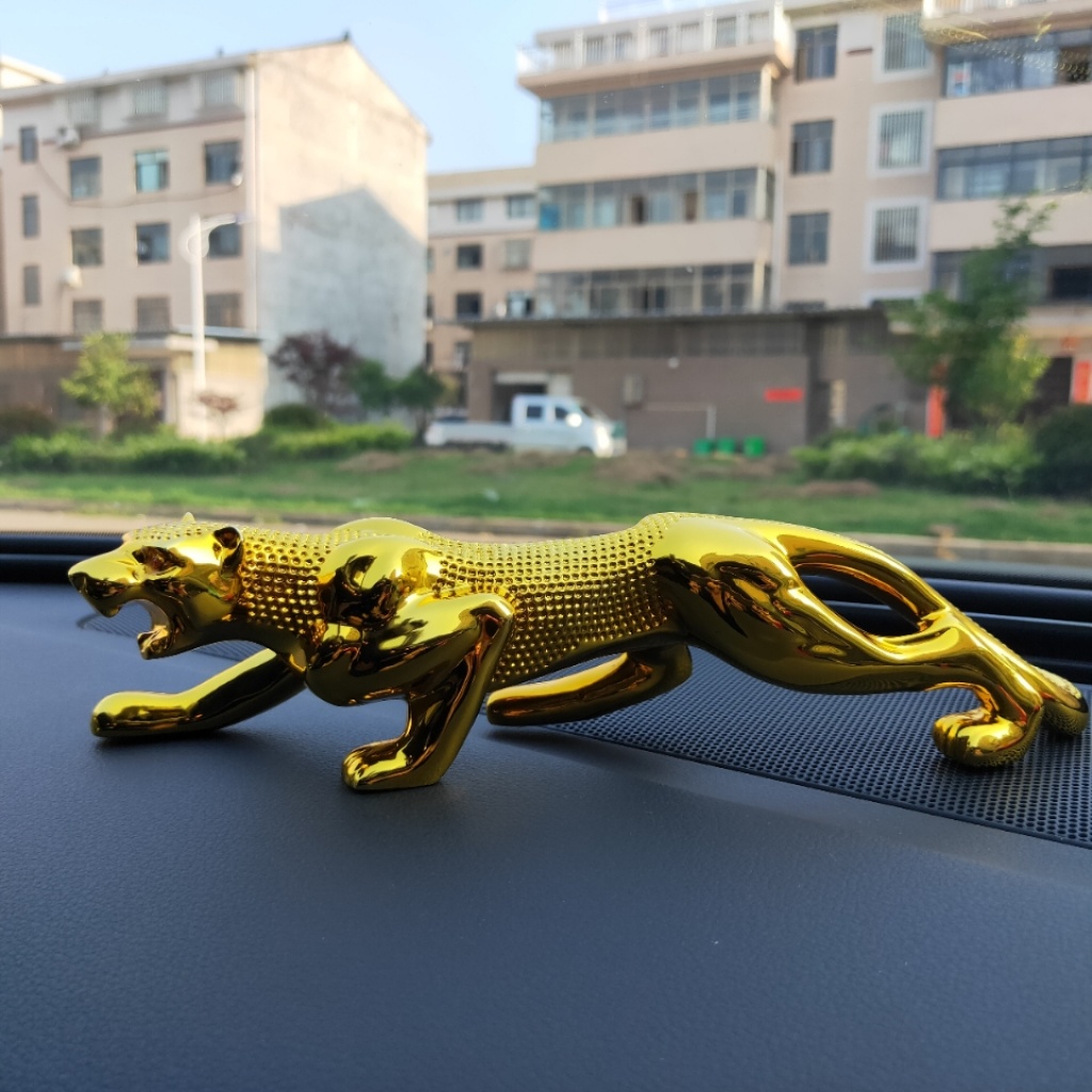 Individual creative resin crafts gold leopard electroplating car panther car interior decoration Individual creative resin crafts gold leopard electroplating car panther car interior decoration