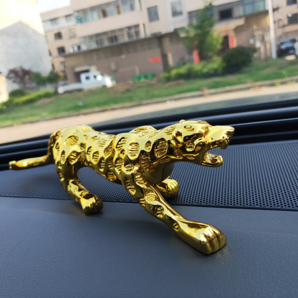 Individual creative resin crafts gold leopard electroplating car panther car interior decoration Individual creative resin crafts gold leopard electroplating car panther car interior decoration