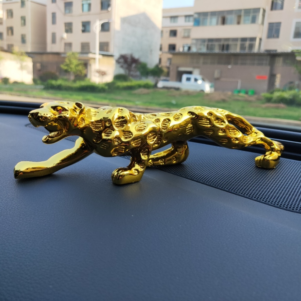 Individual creative resin crafts gold leopard electroplating car panther car interior decoration Individual creative resin crafts gold leopard electroplating car panther car interior decoration