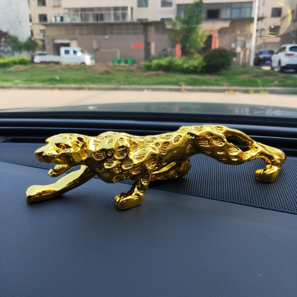 Individual creative resin crafts gold leopard electroplating car panther car interior decoration Individual creative resin crafts gold leopard electroplating car panther car interior decoration