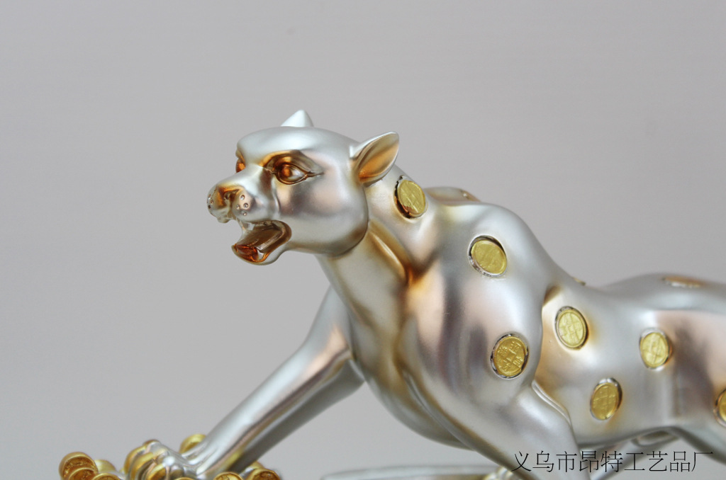 Resin Crafts New Wood Color Golden Leopard Home Decorations Wine Cabinet Decoration Creative Business Gifts