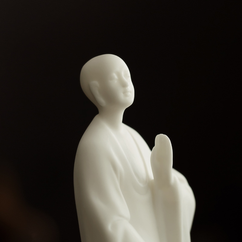 Factory Blanc De Chine Chinese Zen Buddha Little Monk Tea Pet Decoration Ceramic Antique Shelf Study Room Decoration