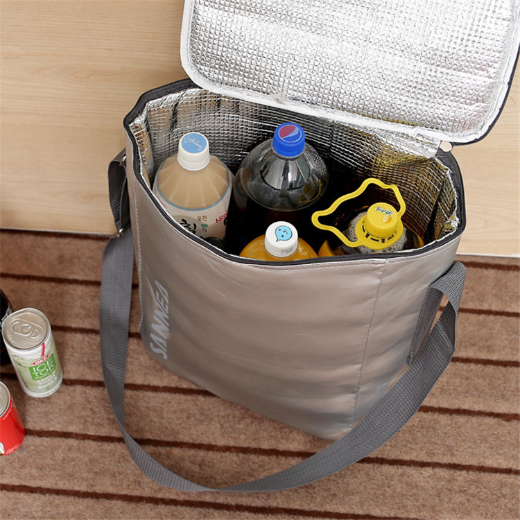 The new medium selling ice bag silver leather high-grade lunch bag portable insulation bag fresh shawl