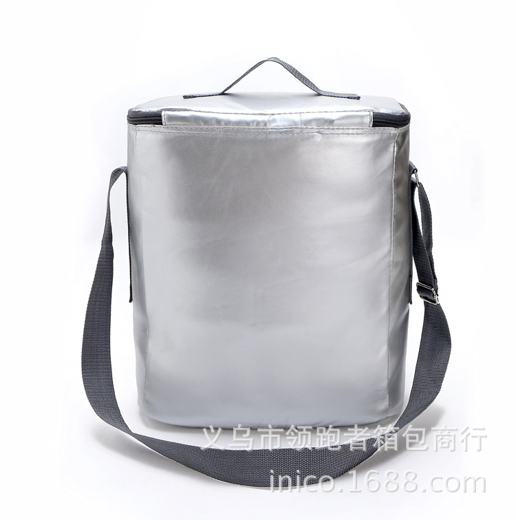 The new medium selling ice bag silver leather high-grade lunch bag portable insulation bag fresh shawl The new medium selling ice bag silver leather high-grade lunch bag portable insulation bag fresh shawl