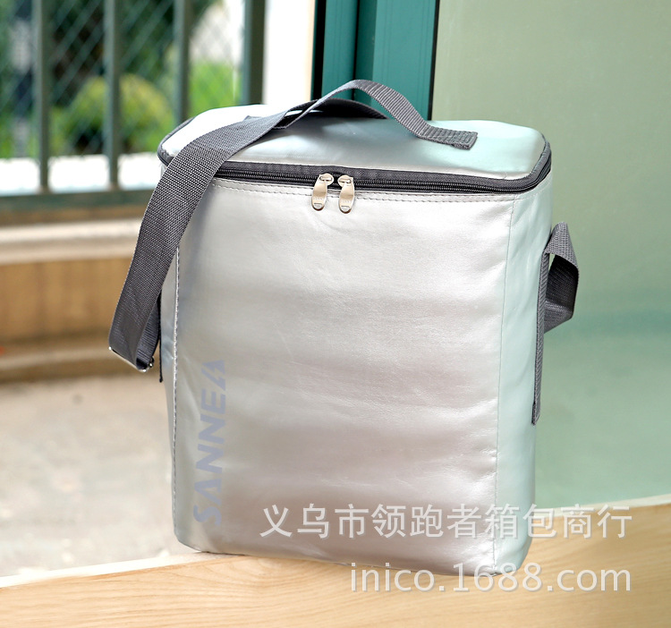 The new medium selling ice bag silver leather high-grade lunch bag portable insulation bag fresh shawl The new medium selling ice bag silver leather high-grade lunch bag portable insulation bag fresh shawl