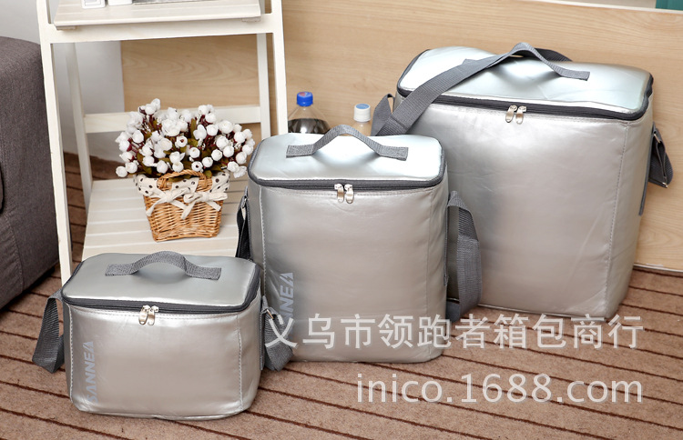 The new medium selling ice bag silver leather high-grade lunch bag portable insulation bag fresh shawl The new medium selling ice bag silver leather high-grade lunch bag portable insulation bag fresh shawl